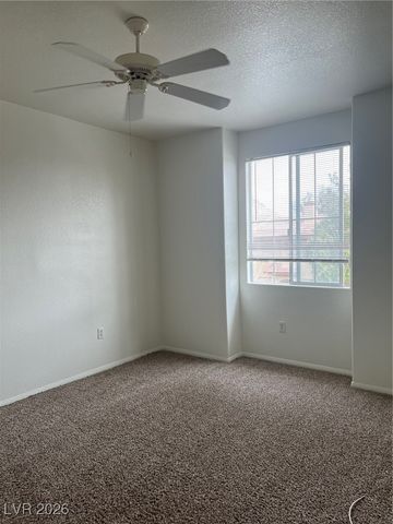 10201 Deerfield Beach Avenue 101, Las Vegas, NV 89129