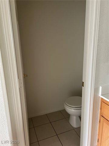 10201 Deerfield Beach Avenue 101, Las Vegas, NV 89129