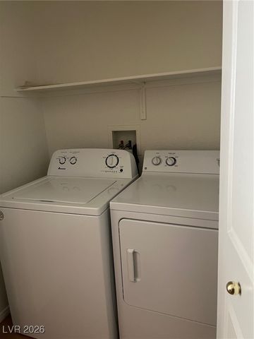 10201 Deerfield Beach Avenue 101, Las Vegas, NV 89129