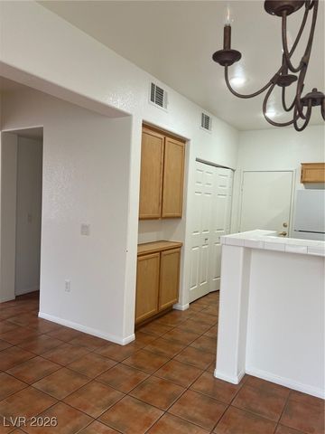 10201 Deerfield Beach Avenue 101, Las Vegas, NV 89129