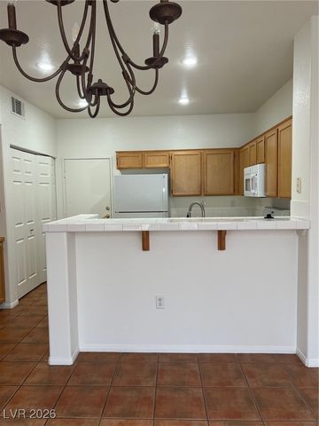 10201 Deerfield Beach Avenue 101, Las Vegas, NV 89129