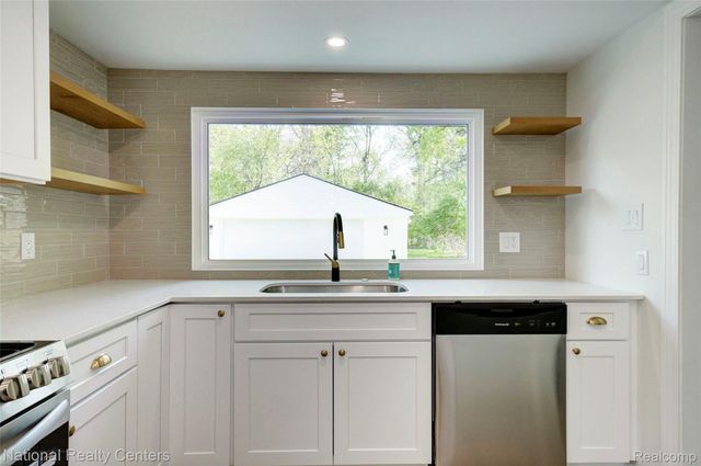 35623 Minton Street, Livonia, MI 48150