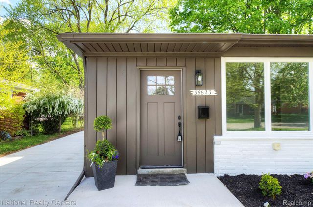 35623 Minton Street, Livonia, MI 48150