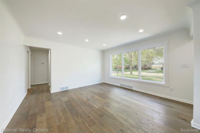 35623 Minton Street, Livonia, MI 48150