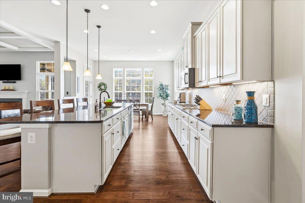 Image 20 of property listing at 9807 ACCIPITER CT, New Market, MD 21774