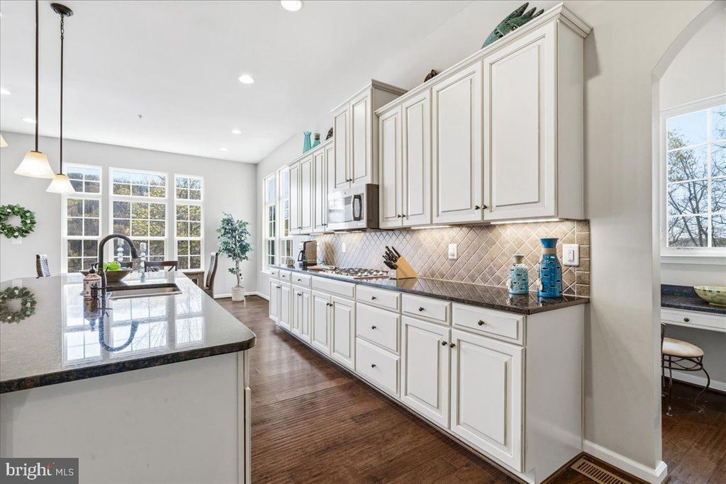 Image 21 of property listing at 9807 ACCIPITER CT, New Market, MD 21774