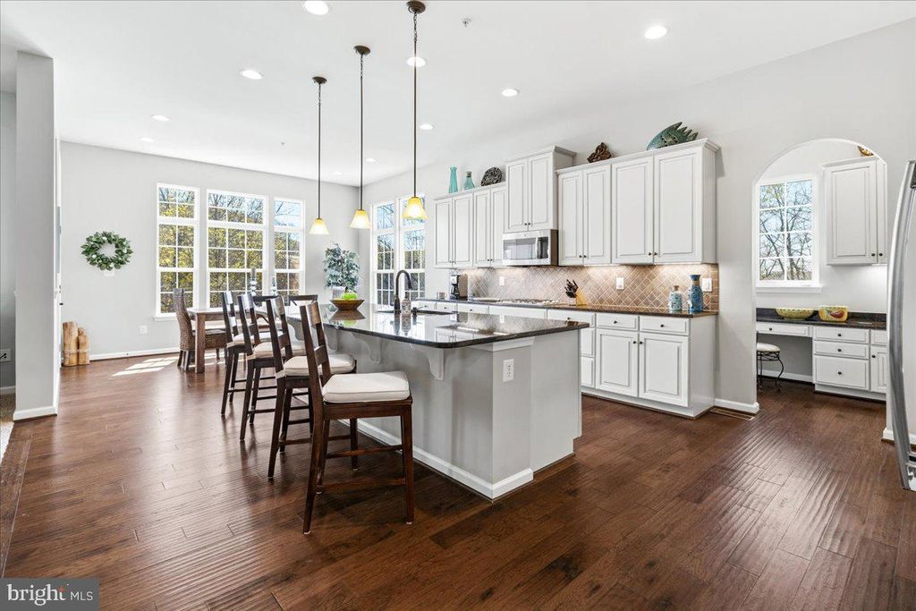 Image 3 of property listing at 9807 ACCIPITER CT, New Market, MD 21774