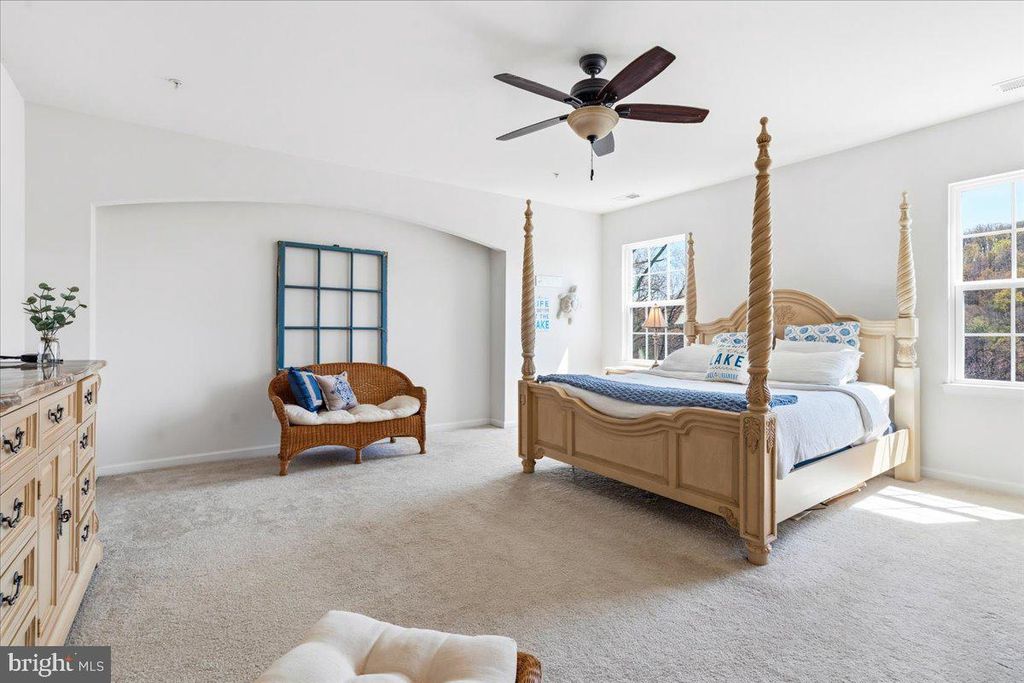 Image 32 of property listing at 9807 ACCIPITER CT, New Market, MD 21774