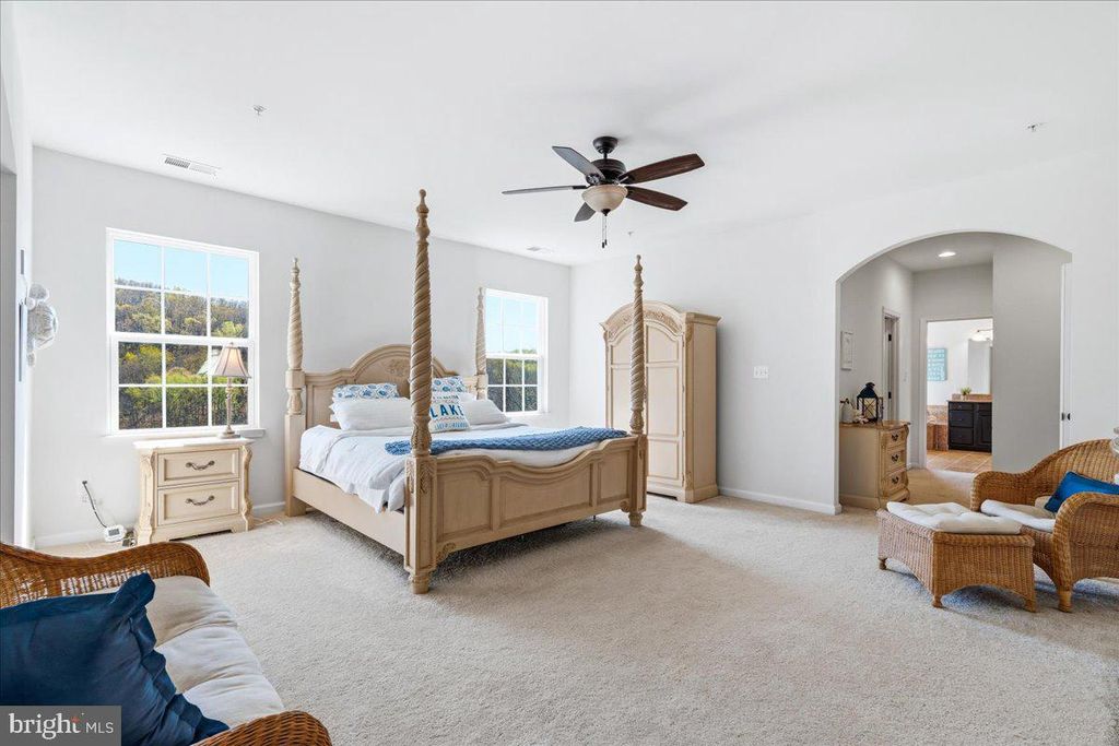 Image 33 of property listing at 9807 ACCIPITER CT, New Market, MD 21774