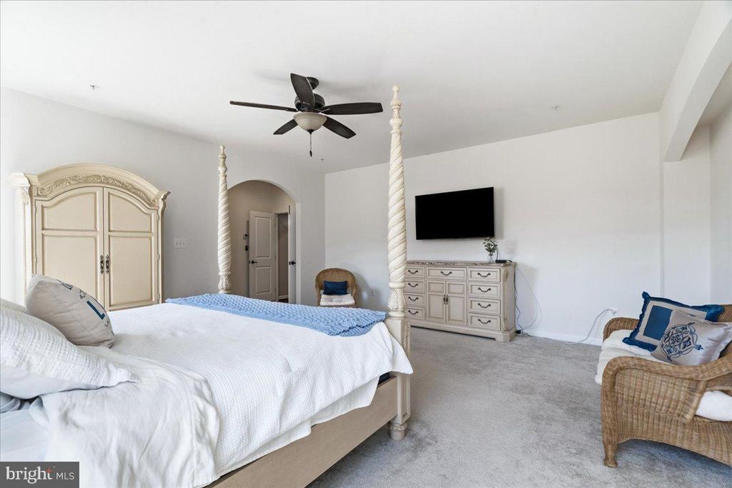 Image 34 of property listing at 9807 ACCIPITER CT, New Market, MD 21774