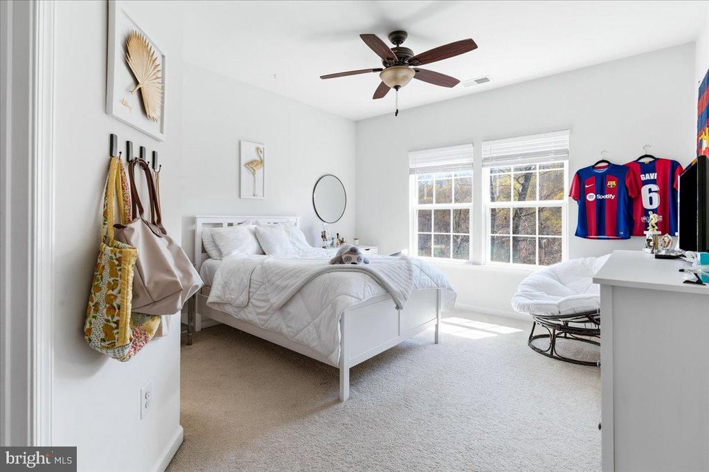 Image 38 of property listing at 9807 ACCIPITER CT, New Market, MD 21774