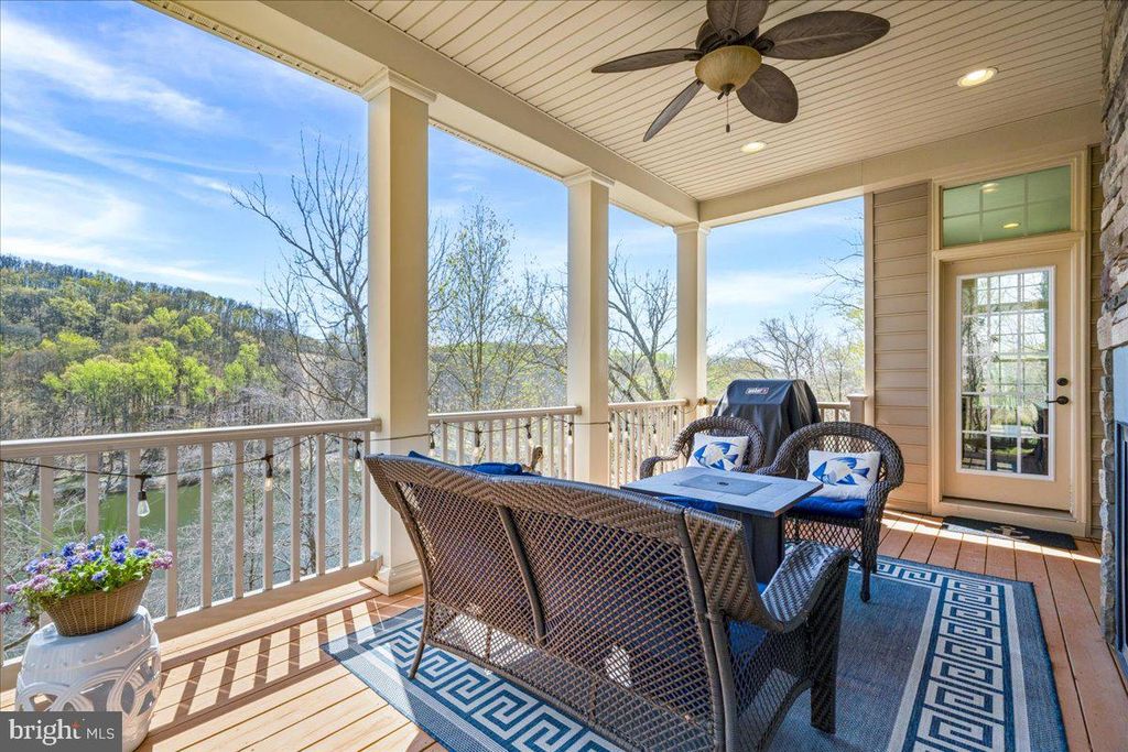 Image 4 of property listing at 9807 ACCIPITER CT, New Market, MD 21774