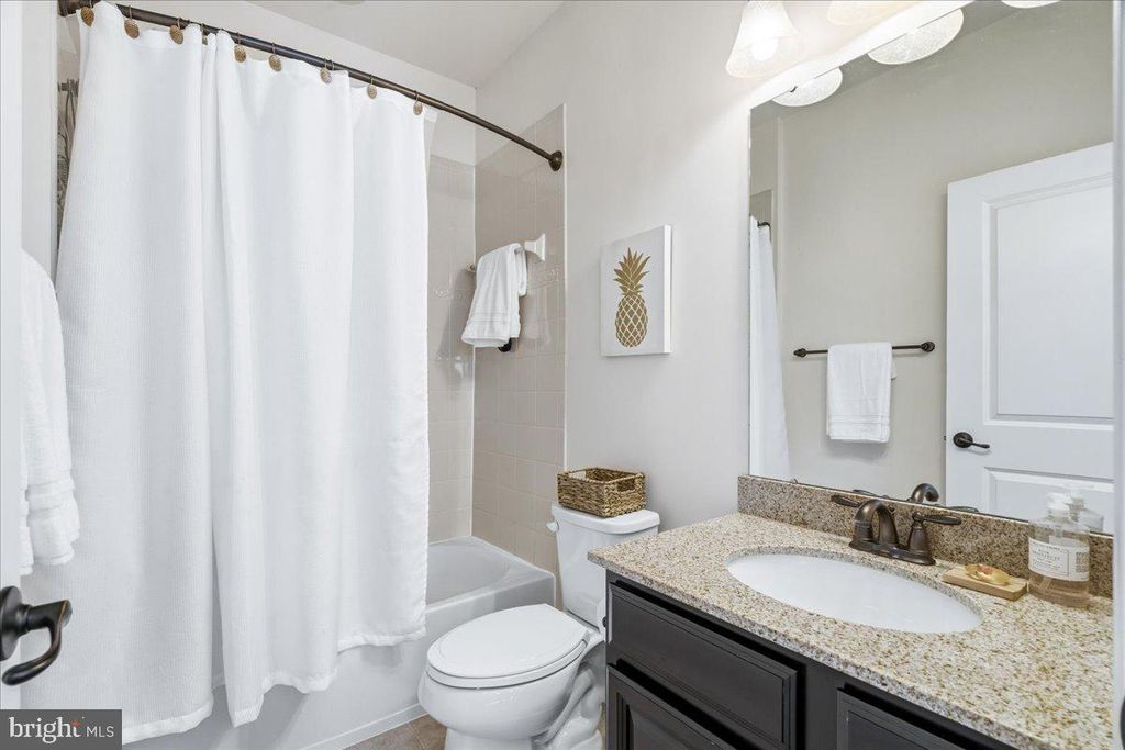 Image 40 of property listing at 9807 ACCIPITER CT, New Market, MD 21774