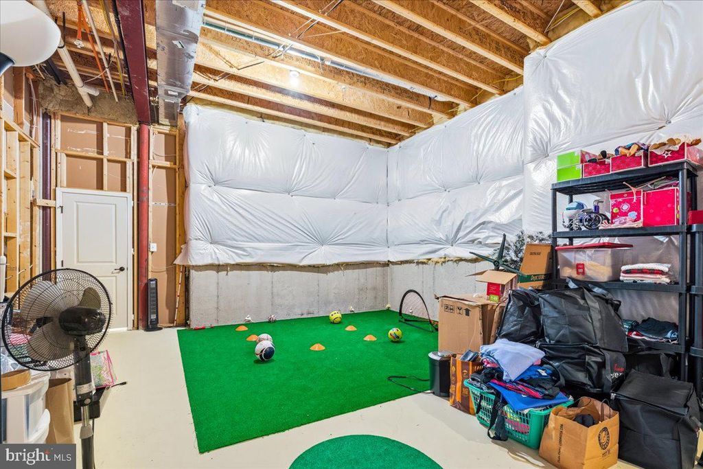 Image 52 of property listing at 9807 ACCIPITER CT, New Market, MD 21774