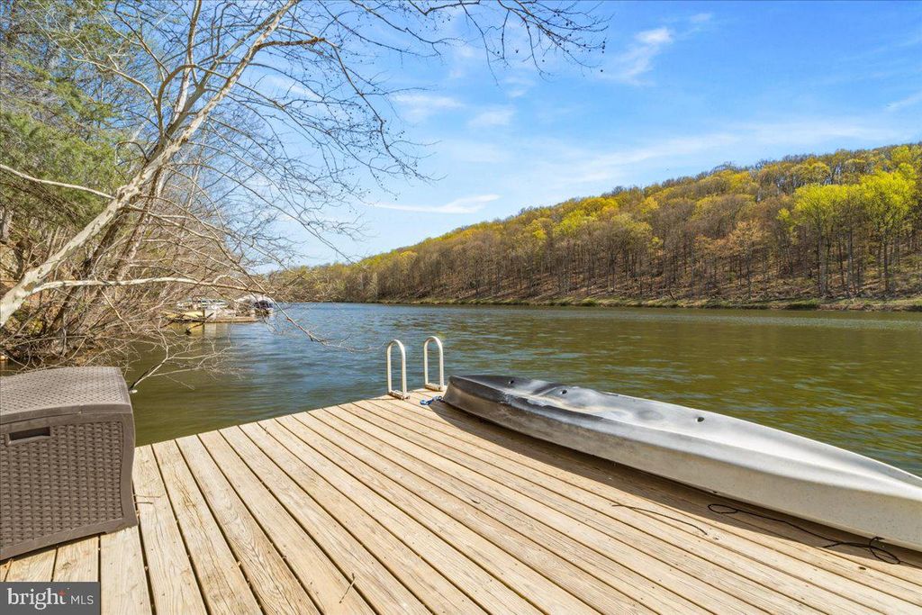 Image 56 of property listing at 9807 ACCIPITER CT, New Market, MD 21774