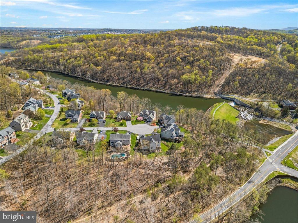 Image 62 of property listing at 9807 ACCIPITER CT, New Market, MD 21774