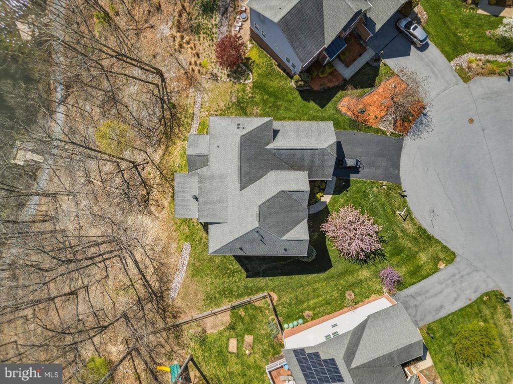 Image 63 of property listing at 9807 ACCIPITER CT, New Market, MD 21774