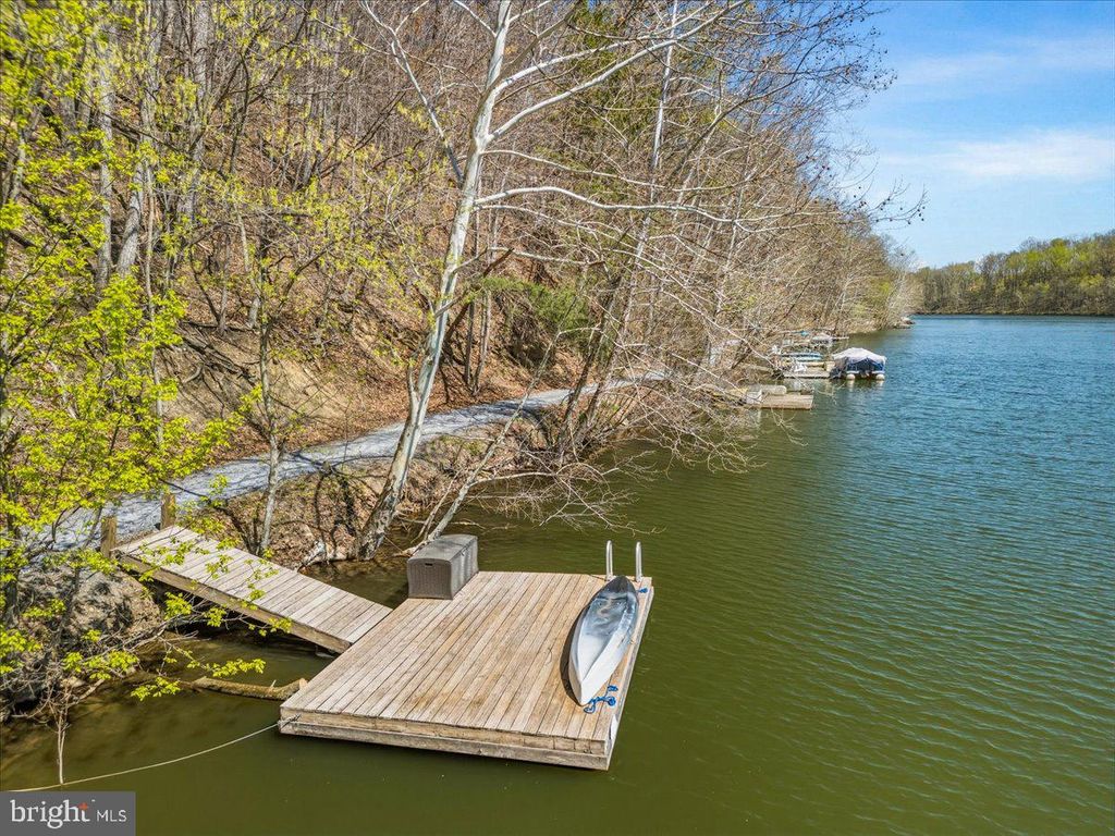 Image 65 of property listing at 9807 ACCIPITER CT, New Market, MD 21774