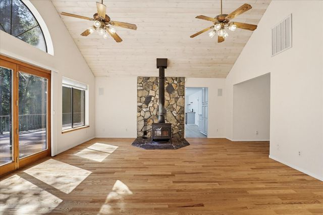 13031 Cedar Crest Ln, Grass Valley, CA 95945