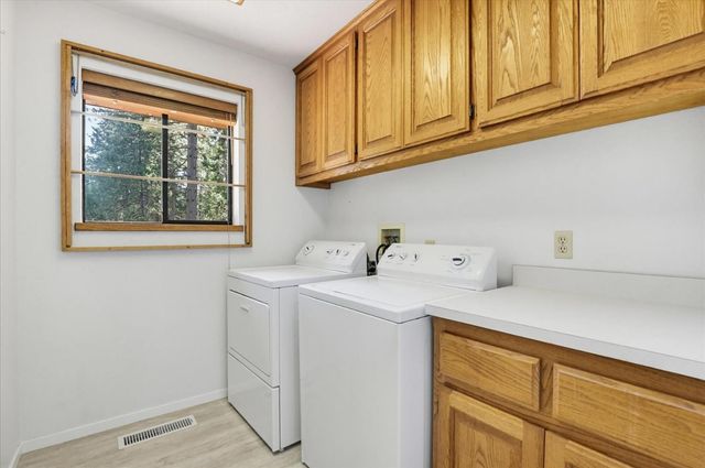 13031 Cedar Crest Ln, Grass Valley, CA 95945