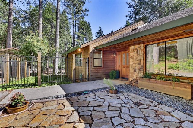 13031 Cedar Crest Ln, Grass Valley, CA 95945