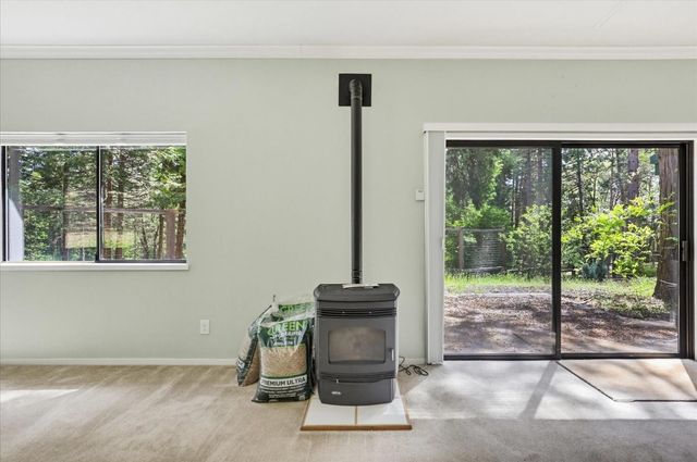 13031 Cedar Crest Ln, Grass Valley, CA 95945