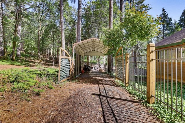 13031 Cedar Crest Ln, Grass Valley, CA 95945