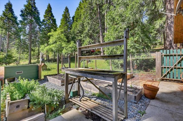 13031 Cedar Crest Ln, Grass Valley, CA 95945