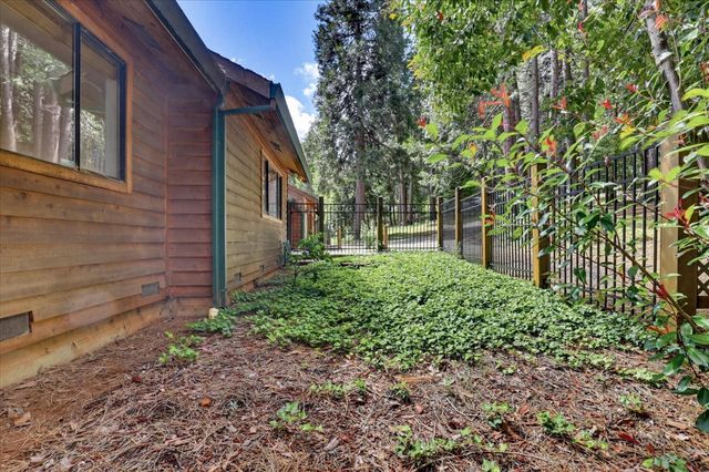 13031 Cedar Crest Ln, Grass Valley, CA 95945