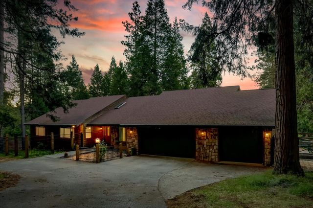 13031 Cedar Crest Ln, Grass Valley, CA 95945