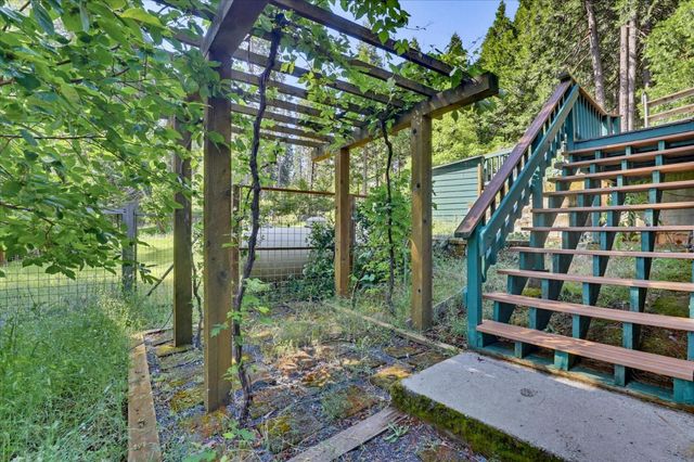 13031 Cedar Crest Ln, Grass Valley, CA 95945