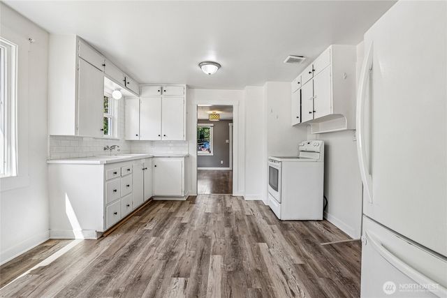 6925 52nd Avenue W, University Place, WA 98467