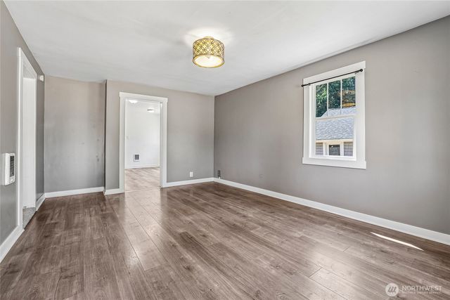 6925 52nd Avenue W, University Place, WA 98467