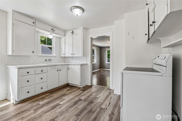6925 52nd Avenue W, University Place, WA 98467