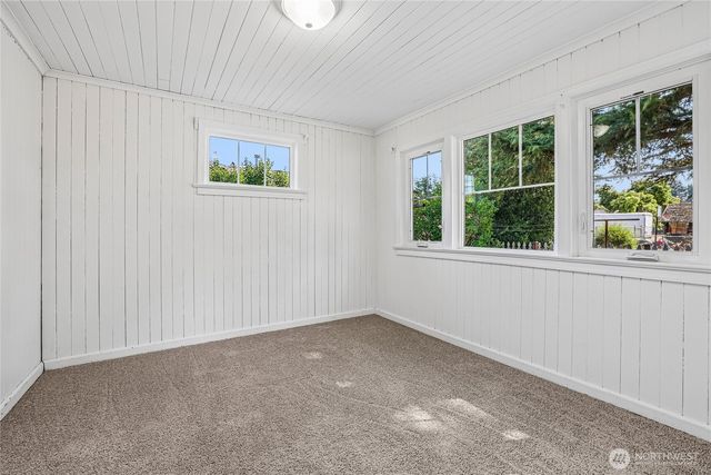 6925 52nd Avenue W, University Place, WA 98467
