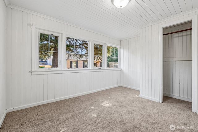 6925 52nd Avenue W, University Place, WA 98467