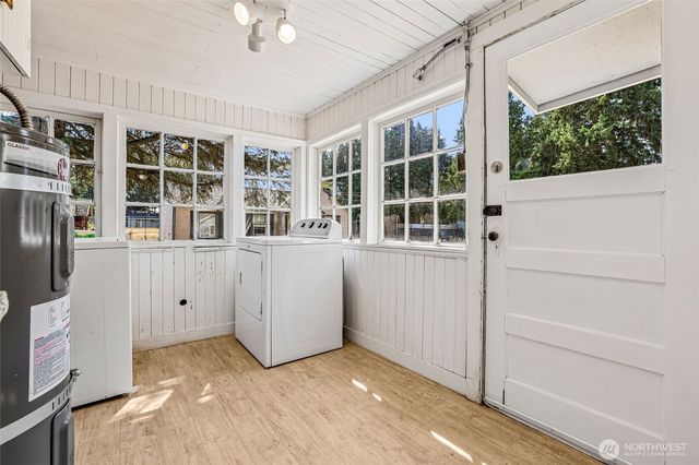 6925 52nd Avenue W, University Place, WA 98467