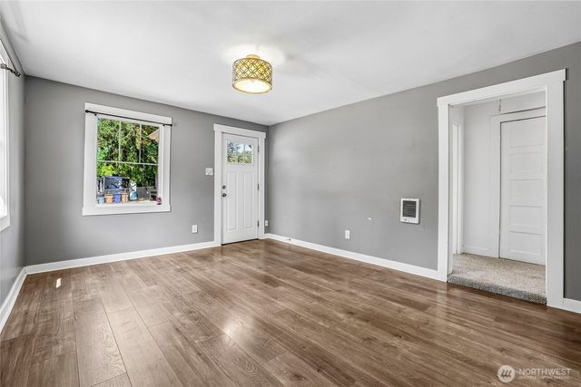 6925 52nd Avenue W, University Place, WA 98467