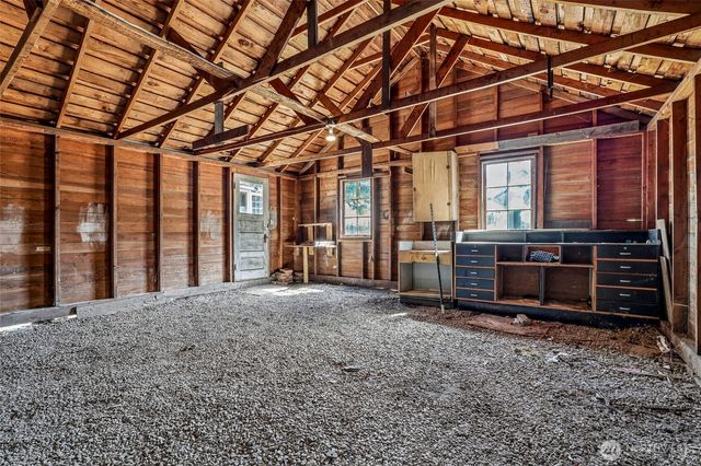 6925 52nd Avenue W, University Place, WA 98467