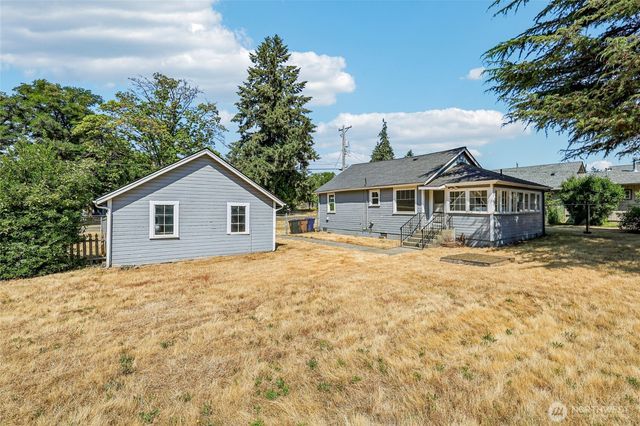 6925 52nd Avenue W, University Place, WA 98467