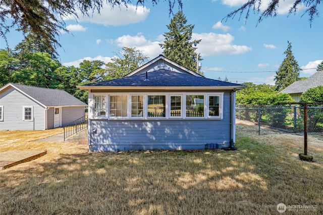 6925 52nd Avenue W, University Place, WA 98467