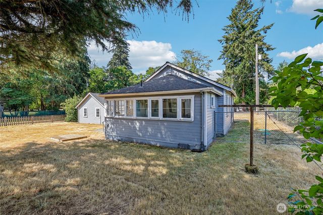 6925 52nd Avenue W, University Place, WA 98467