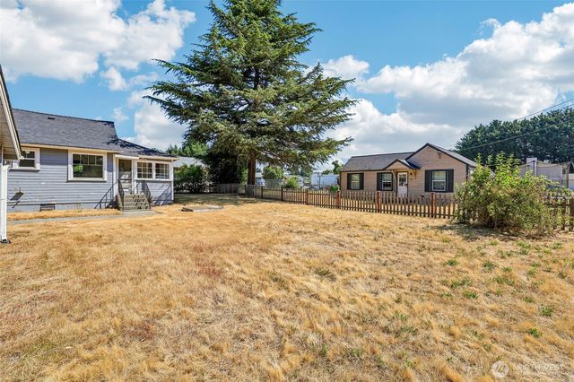6925 52nd Avenue W, University Place, WA 98467