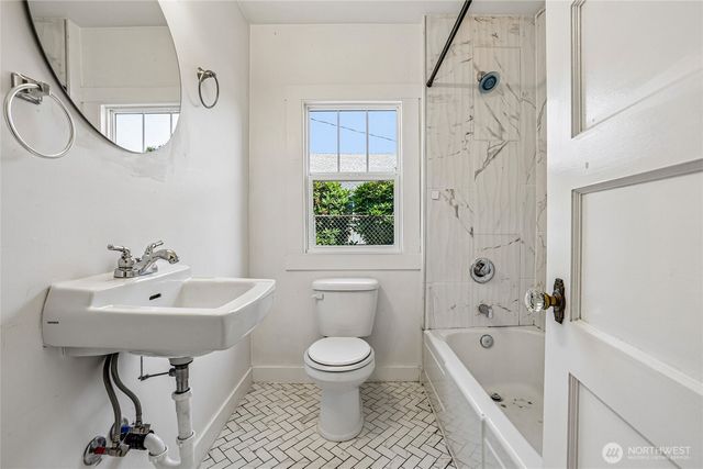 6925 52nd Avenue W, University Place, WA 98467