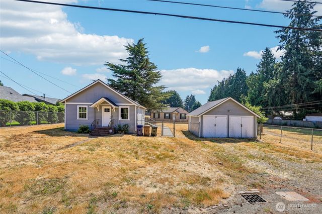 6925 52nd Avenue W, University Place, WA 98467