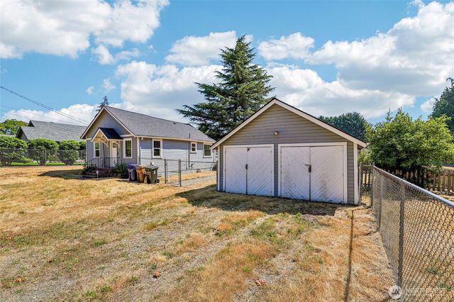 6925 52nd Avenue W, University Place, WA 98467