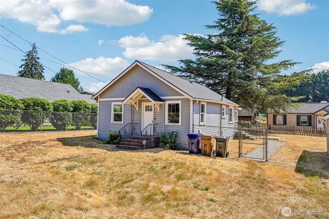 6925 52nd Avenue W, University Place, WA 98467