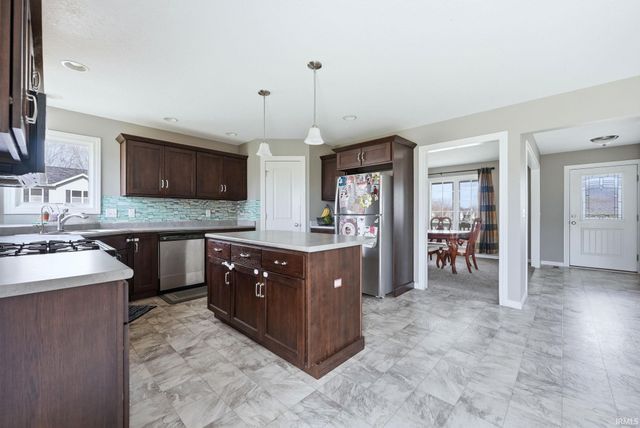 2085 Lindenwood Avenue, Warsaw, IN 46580