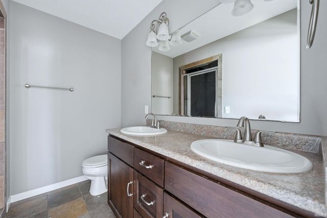 2085 Lindenwood Avenue, Warsaw, IN 46580