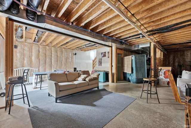 2085 Lindenwood Avenue, Warsaw, IN 46580